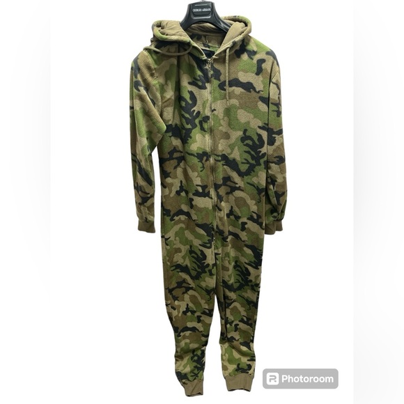 2 for $25 Men’s green Camo hooded Onesie size medium M - Picture 3 of 3